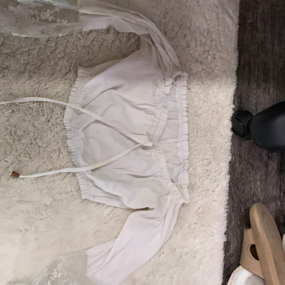 NO BRAND, MEDIUM WHITE CROPPED DRESS SHIRT WITH LONG SLEEVED LACE